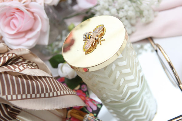 Cote Noire - Herringbone Candle With Scarf - Blond Vanilla - Cream & Golden Bee Lid
